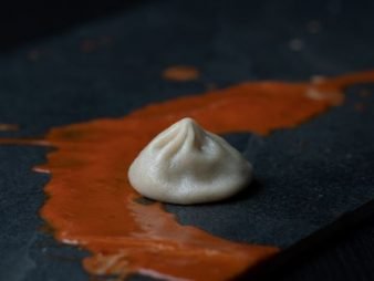 Momo2go - Steamed Momo With Butter Chicken Sauce